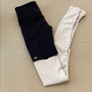 Alo Yoga Goddess Ribbed Leggings in Black/White